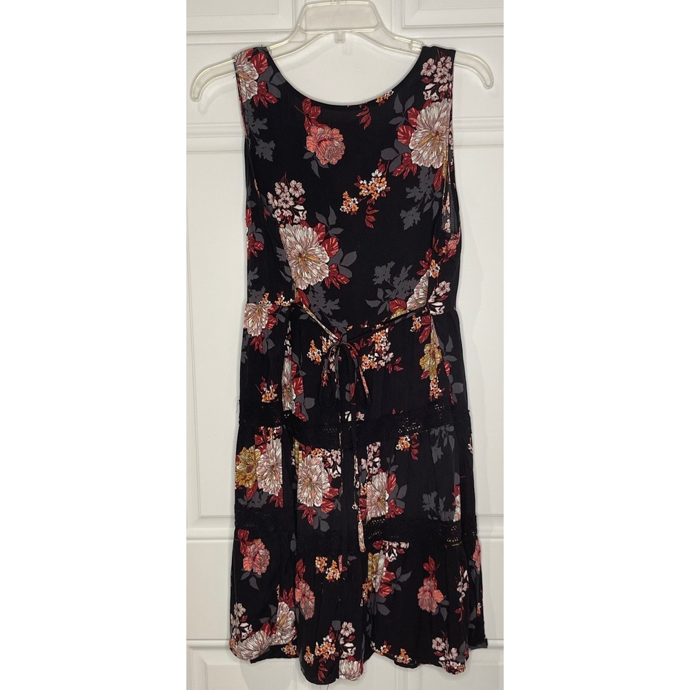 Maurices Large Black Floral Crochet Lace Trim Sleeveless Tiered Mini Dress - Picture 7 of 7